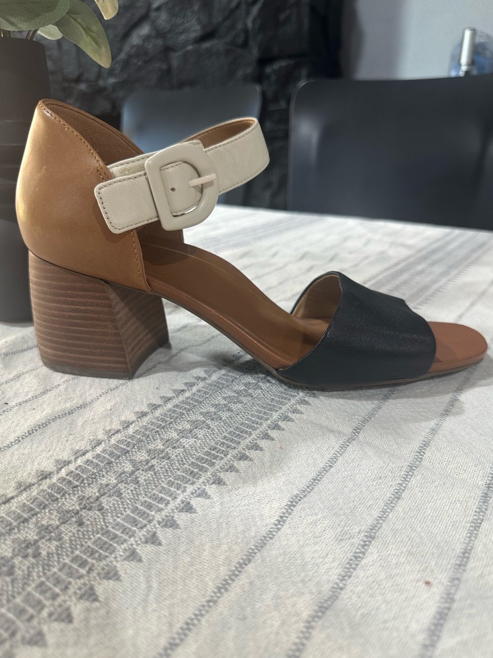 Vionic Chardonnay Three-Tone Block Heel Sandal - Leather Sz 12